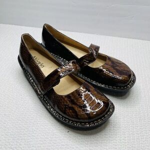 alegria by pg lite shoes size 39- USA 9 Mary jane NWOT reptile print